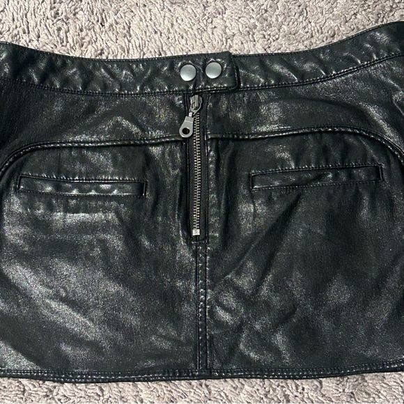 Silence + Noise Megan Faux Leather Moto Micro Mini Skirt Black Medium UO - Picture 6 of 11